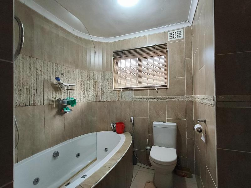 7 Bedroom Property for Sale in Southernwood Eastern Cape